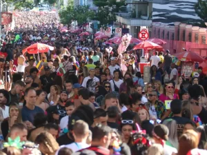 Leia mais sobre o artigo Corpo de Bombeiros Militar reforça presença nas festas de Carnaval e orienta foliões sobre cuidados com o calor