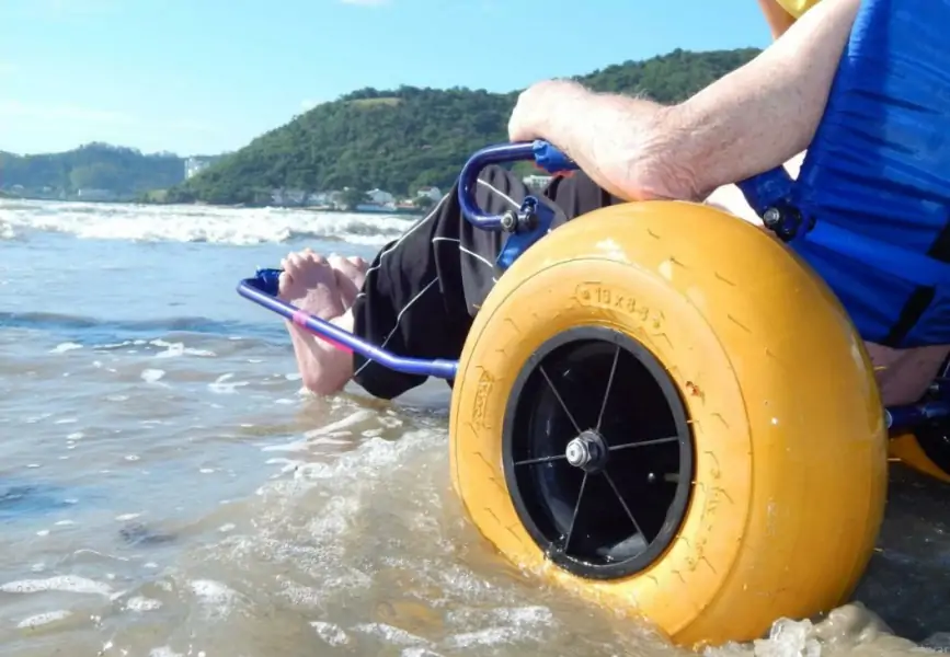 Projeto de Lei Propõe Cadeiras Anfíbias nas Praias de Florianópolis 1