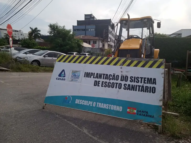 CASAN inicia obras de implantação de rede de esgoto em novo trecho do bairro João Paulo 1