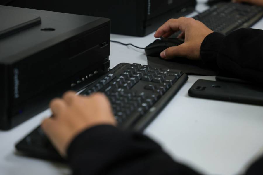 Governo do Estado entrega computadores às escolas estaduais para qualificar e padronizar serviços 7