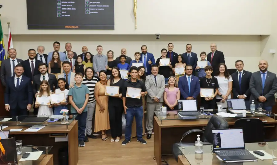 Vereadores Mirins tomam posse em cerimônia na Câmara 5