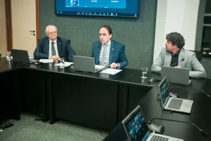 Leia mais sobre o artigo Comissão aprova projetos sobre veículos antigos e guias de turismo
