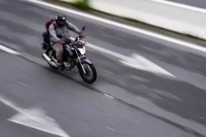 Leia mais sobre o artigo Edital de inscrições para o Programa CNH Emprego na Pista voltado a motofretistas está com vagas abertas