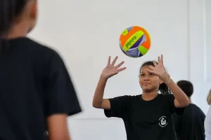 Leia mais sobre o artigo Governo de Santa Catarina investe no esporte nas escolas estaduais com mais materiais esportivos e quadras