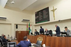Leia mais sobre o artigo Vereadores aprovam projeto que proíbe caixas de som nas praias de Florianópolis