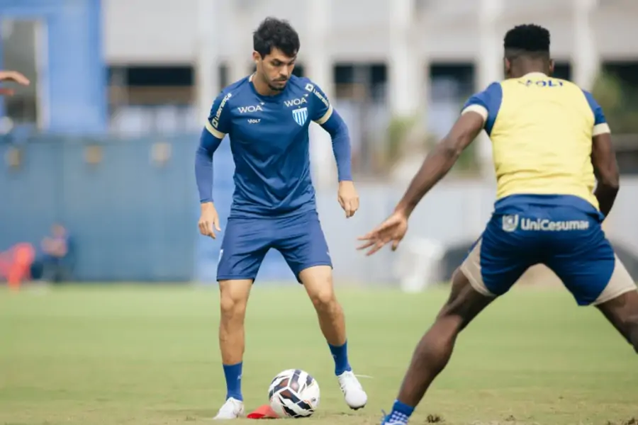 Avaí mantém ritmo forte de treinos visando confronto contra o Goiás pela Série B 1 Avaí mantém ritmo forte de treinos visando confronto contra o Goiás pela Série B 1