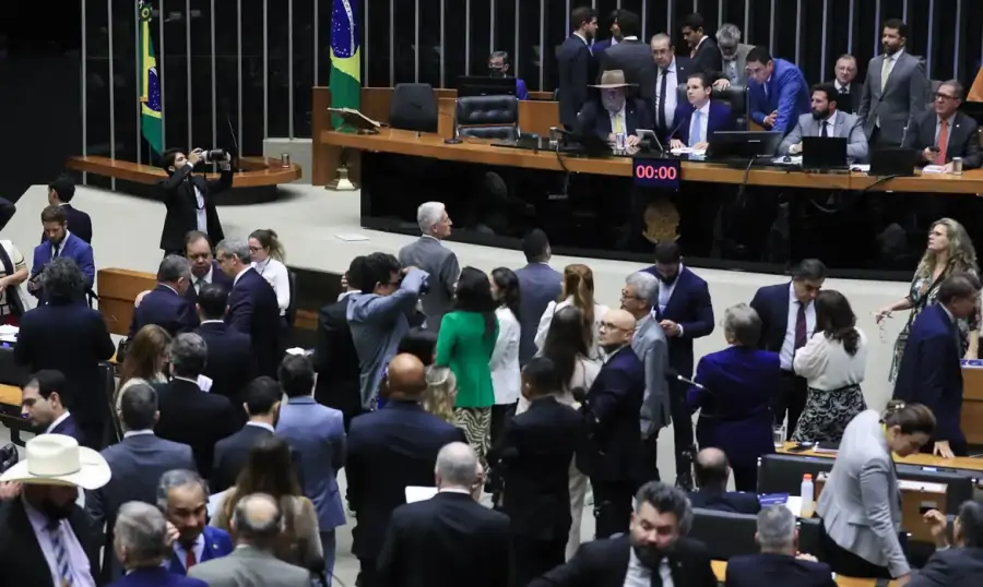 Câmara aprova projeto que reajusta salários de servidores públicos 1 Câmara aprova projeto que reajusta salários de servidores públicos 1