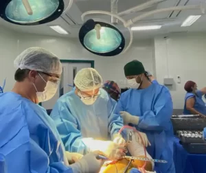Leia mais sobre o artigo Hospital Celso Ramos retoma transplantes ósseos com cirurgia de quadril