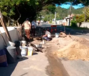 Leia mais sobre o artigo Intervenção na Rua Manoel Pedro Vieira traz alívio a ponto crítico de alagamento no Morro das Pedras