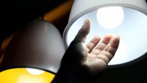 Leia mais sobre o artigo Lula assina medida provisória que muda regras do setor elétrico e amplia gratuidade da conta de luz no Brasil