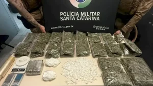 Leia mais sobre o artigo Polícia Militar apreende drogas e prende suspeito durante operação na Barra da Lagoa, em Florianópolis