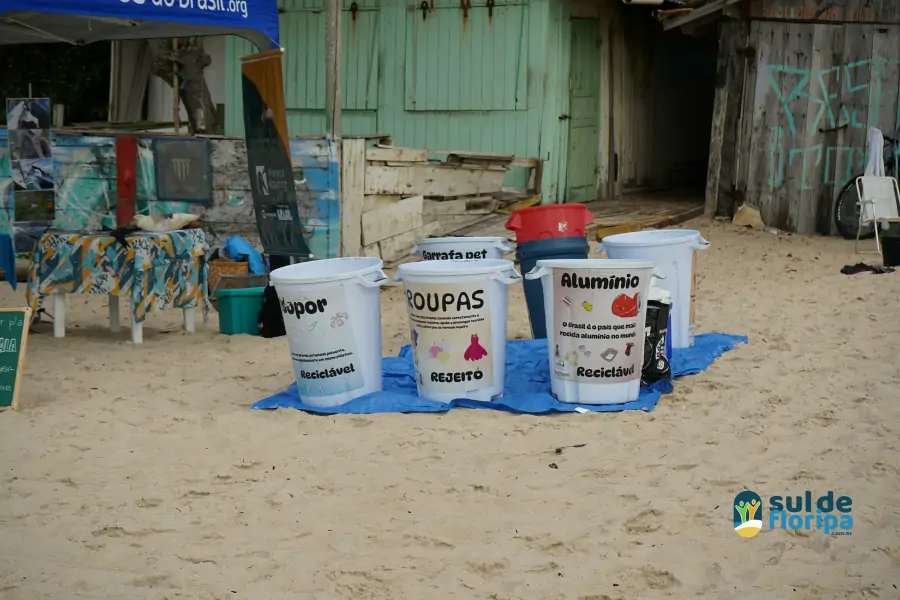 Mutirão do Projeto Meros do Brasil mobiliza voluntários na limpeza da Praia do Campeche 11 Mutirão do Projeto Meros do Brasil mobiliza voluntários na limpeza da Praia do Campeche 11