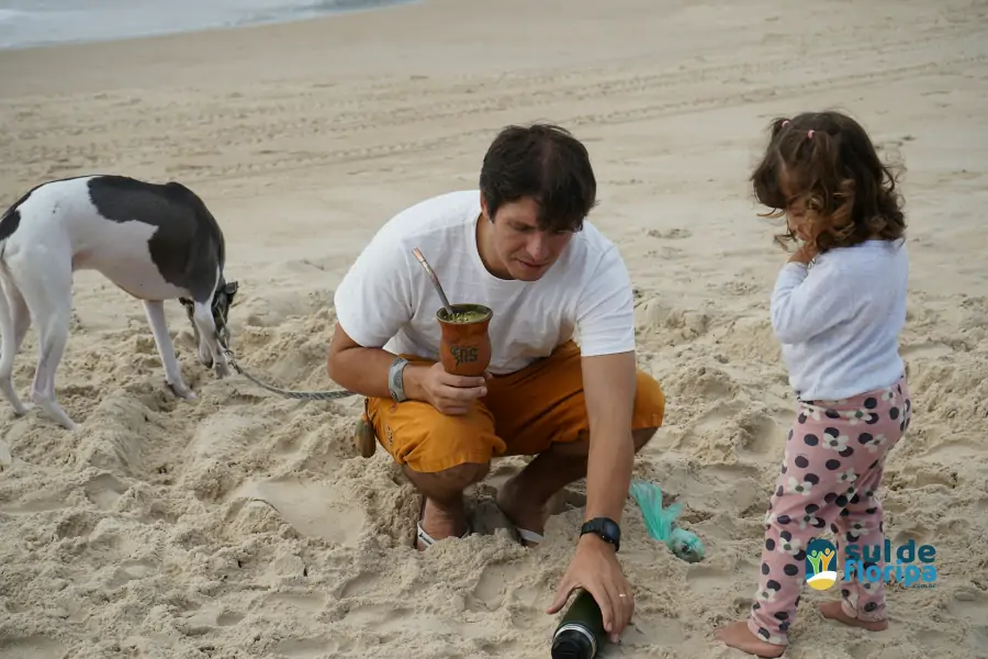 Mutirão do Projeto Meros do Brasil mobiliza voluntários na limpeza da Praia do Campeche 16 Mutirão do Projeto Meros do Brasil mobiliza voluntários na limpeza da Praia do Campeche 16