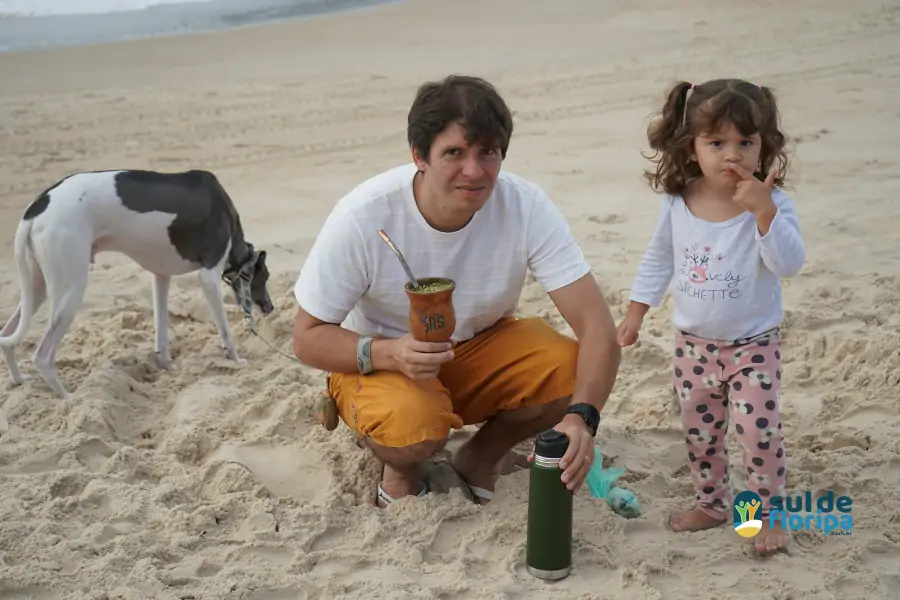 Mutirão do Projeto Meros do Brasil mobiliza voluntários na limpeza da Praia do Campeche 17 Mutirão do Projeto Meros do Brasil mobiliza voluntários na limpeza da Praia do Campeche 17