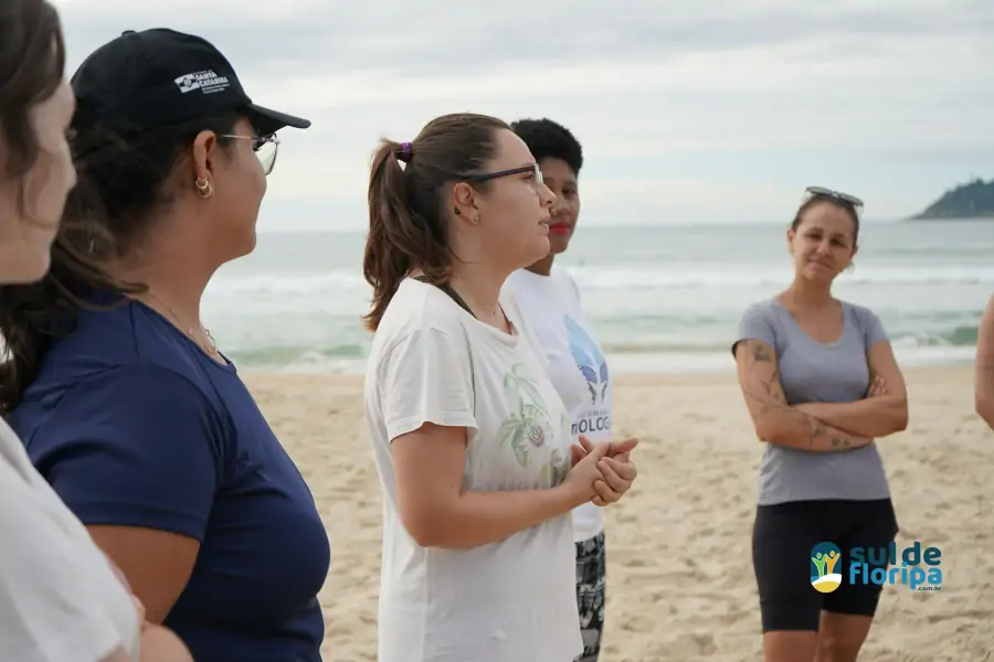 Mutirão do Projeto Meros do Brasil mobiliza voluntários na limpeza da Praia do Campeche 7 Mutirão do Projeto Meros do Brasil mobiliza voluntários na limpeza da Praia do Campeche 7