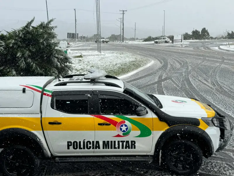 Primeira neve do ano é registrada em Santa Catarina na quinta-feira 2 Primeira neve do ano é registrada em Santa Catarina na quinta-feira 2