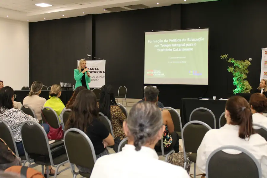 SC reúne 300 profissionais em seminário para elaboração da Política de Educação em Tempo Integral do Território Catarinense 2 SC reúne 300 profissionais em seminário para elaboração da Política de Educação em Tempo Integral do Território Catarinense 2