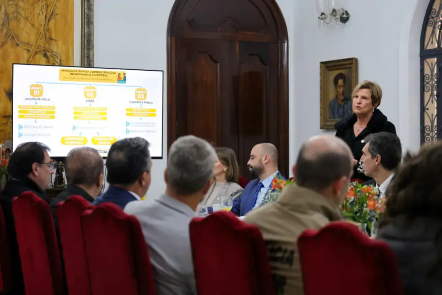 Encontro entre poderes e municípios debate medidas para pessoas em situação de rua 1 Encontro entre poderes e municípios debate medidas para pessoas em situação de rua 1