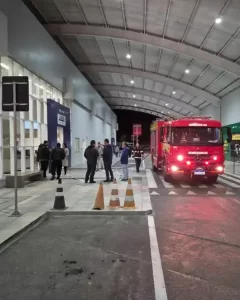 Leia mais sobre o artigo Incêndio atinge Multi Hospital de Florianópolis e deixa 11 pessoas intoxicadas por fumaça