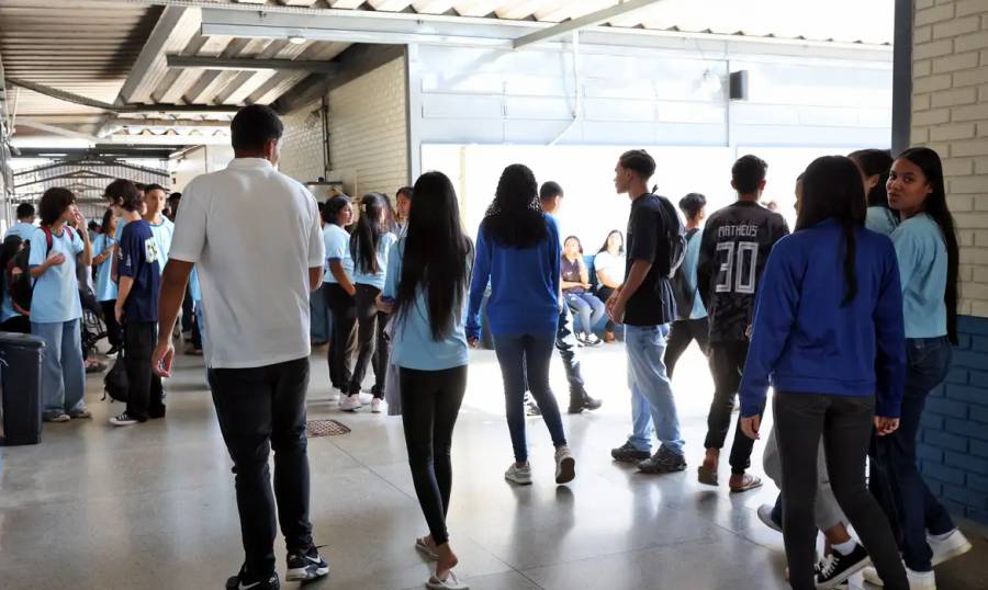 Nascidos em novembro e dezembro recebem hoje parcela do Pé-de-Meia 1 Nascidos em novembro e dezembro recebem hoje parcela do Pé-de-Meia 1