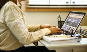 Leia mais sobre o artigo Pesquisa revela condições precárias do trabalho remoto no mundo