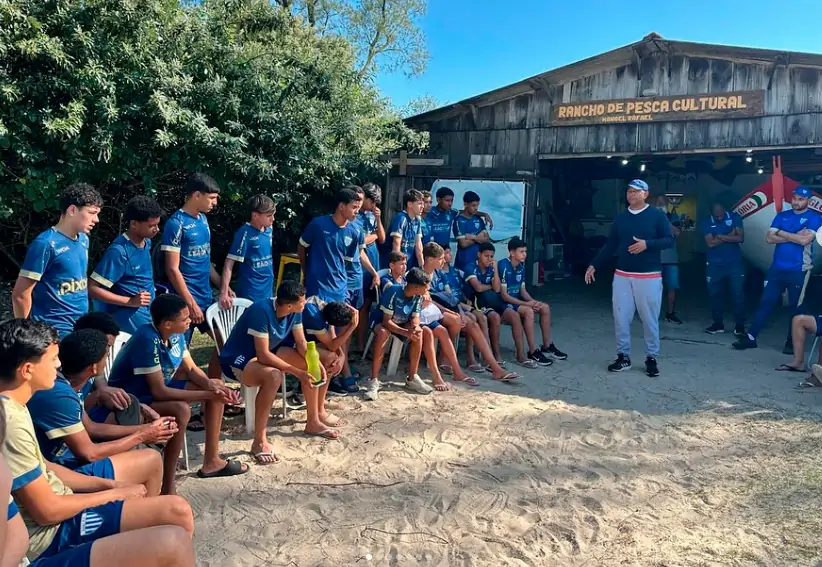 Atletas da base do Avaí vivenciam a cultura manezinha em visita ao Rancho Getúlio Manoel Inácio 1