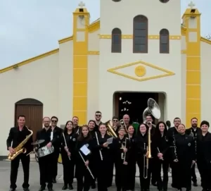 Leia mais sobre o artigo Banda da Lapa participa da Procissão de Sant’Ana e São Joaquim na comunidade da Armação do Pântano do Sul