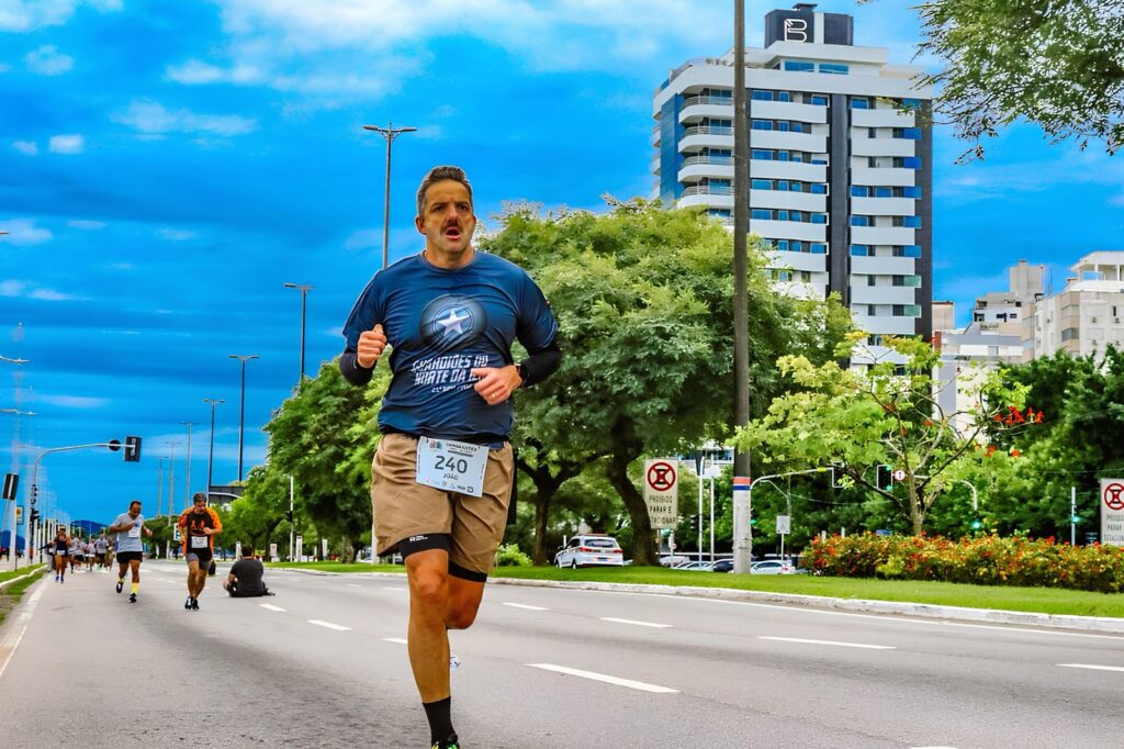 Corrida em comemoração ao aniversário do 21º Batalhão da Polícia Militar terá retirada de kits no Floripa Shopping 1