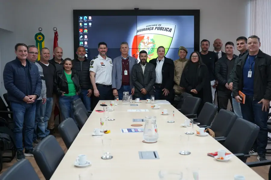 Reunião na Secretaria de Segurança Pública alinha ações com Conselhos Comunitários para a Temporada 2025/2026 em Florianópolis 1