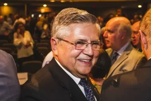 Leia mais sobre o artigo Florianópolis decreta Luto Oficial por 3 dias pela morte do professor e ex-secretário de educação, Rodolfo Pinto da Luz