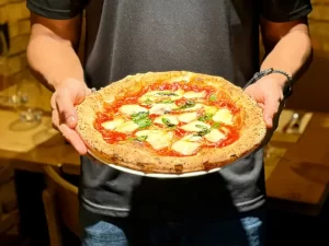 Leia mais sobre o artigo Florianópolis recebe o sabor inconfundível da verdadeira pizza Napoletana