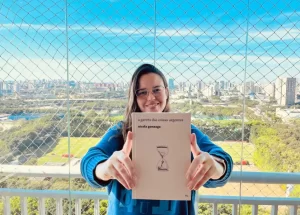 Leia mais sobre o artigo Nicola Gonzaga lança o livro “A gaveta das coisas urgentes” em Florianópolis