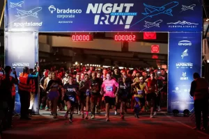 Leia mais sobre o artigo Night Run Floripa Airport tem lotação máxima e reforça Florianópolis no circuito nacional de corridas de rua