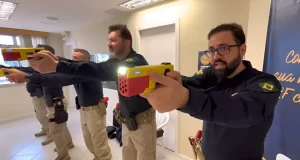 Leia mais sobre o artigo PRF de SC começa a usar nova geração de armas elétricas para abordagens