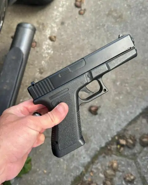 Polícia Militar apreende simulacro e drogas com adolescentes próximos a escola no Rio Tavares 1