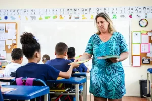 Leia mais sobre o artigo Proposta do Governo de SC para reajuste de 11% e incentivo anual de R$ 3 mil para professores é aprovada na Alesc