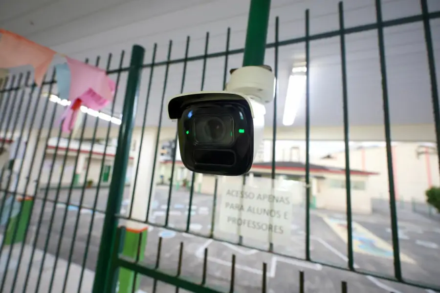 SC reforça segurança nas escolas com instalação de novas câmeras e botão do pânico em 100% das unidades 1