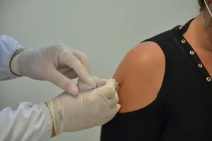 Leia mais sobre o artigo Santa Catarina registra mais de 8 mil casos de Síndrome Respiratória Aguda Grave em 2025