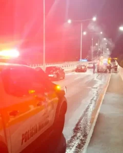 Incêndio em veículo mobiliza bombeiros e polícia na SC-401 próximo ao Carianos 17