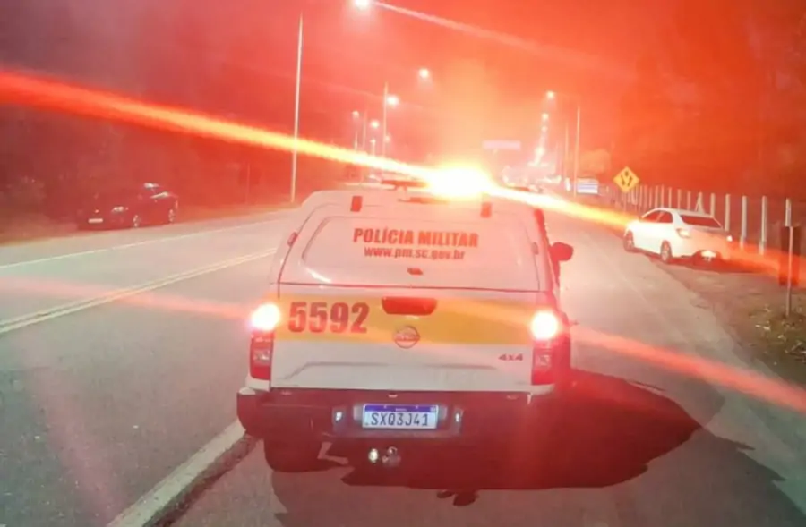 Fiscalização de estacionamento irregular na SC-401A, próximo ao Aeroporto de Florianópolis 1