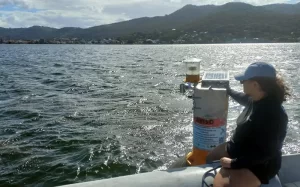 Leia mais sobre o artigo Boia UFSC-1 monitora em tempo real a água da Lagoa da Conceição, com dados públicos online