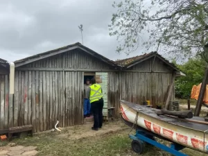 Leia mais sobre o artigo CASAN visita ranchos de pescadores para pesquisa sobre Sistema de Saneamento no Sul da Ilha