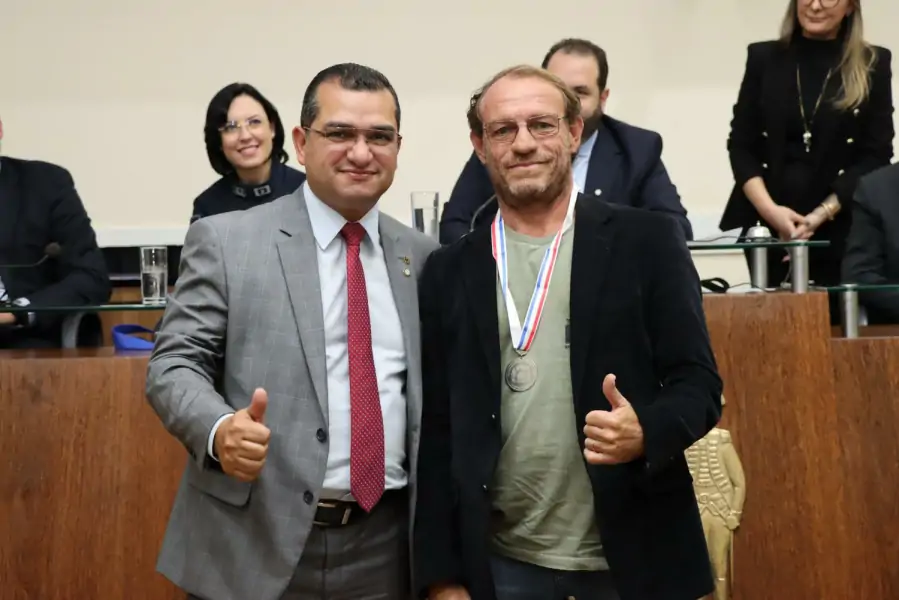 Surfista é homenageado com a Medalha Manezinho da Ilha na Câmara de Florianópolis 1