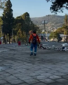 Leia mais sobre o artigo Vereador Padilha denuncia reincidência de eventos universitários que deixam Praça Santos Dumont em estado de calamidade