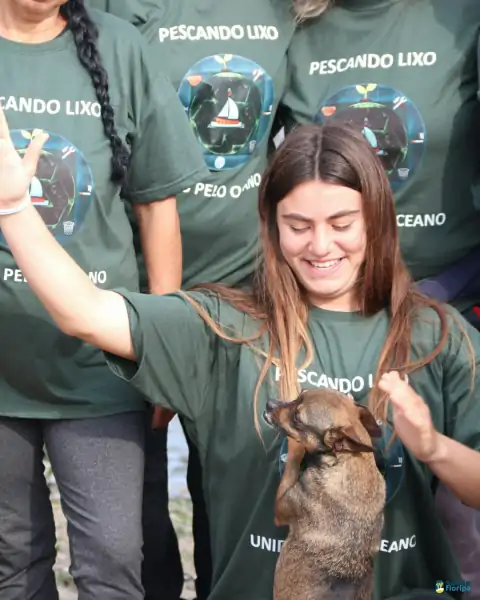 Mutirão de limpeza mobiliza comunidade e reforça a importância da preservação marinha em Florianópolis 10