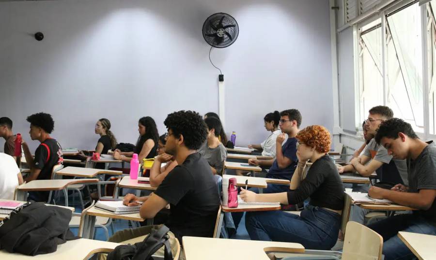 Diploma de ensino superior pode mais que dobrar salário no Brasil 1