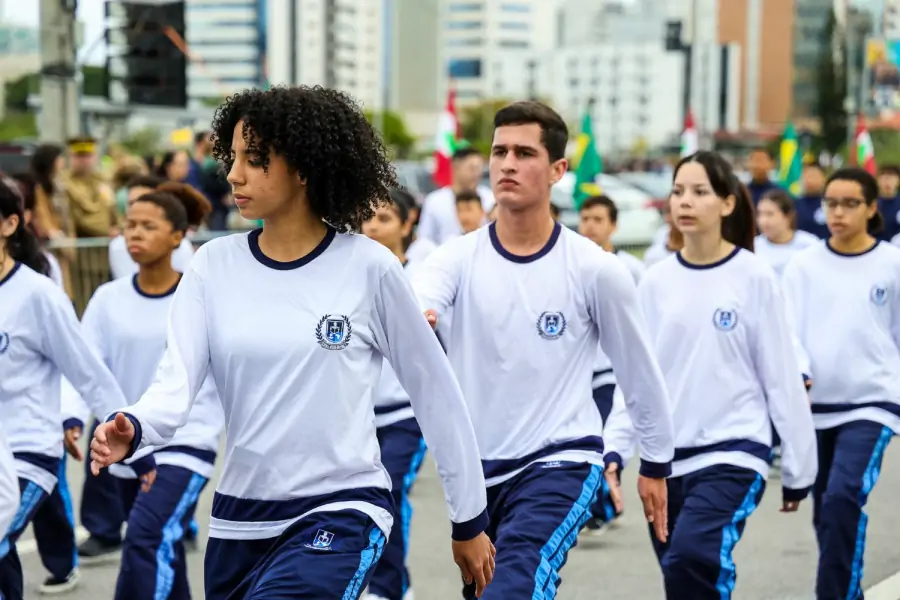 Estudantes da rede estadual celebram os 203 anos da Independência do Brasil em Florianópolis 1
