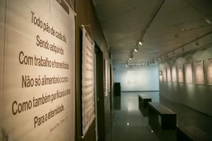 Leia mais sobre o artigo Exposição na Alesc valoriza ‘Poesia que Floresce’