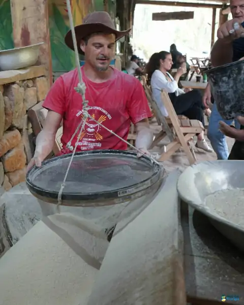 Farinhada no Sertão do Ribeirão reúne famílias e preserva tradição em Florianópolis 25