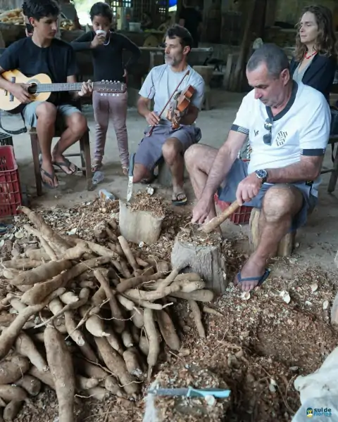 Farinhada no Sertão do Ribeirão reúne famílias e preserva tradição em Florianópolis 4